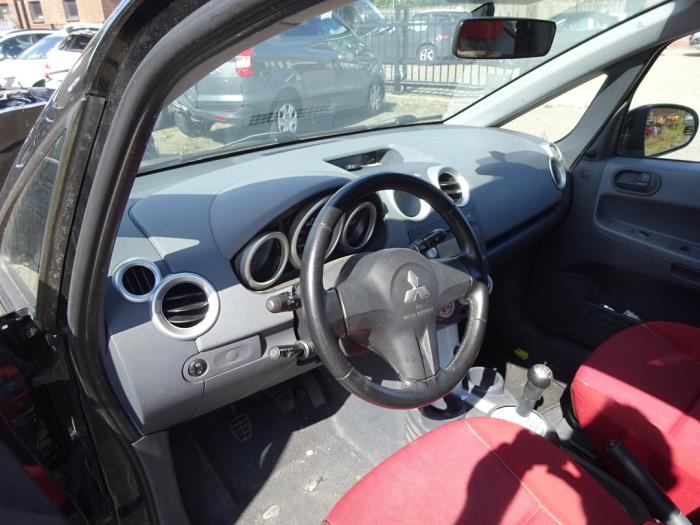 Mitsubishi Colt 1.3 16V Sloopvoertuig (2006, Zwart)