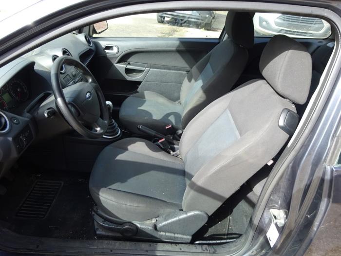 Ford Fiesta 5 1.4 TDCi Sloopvoertuig (2007, Grijs)