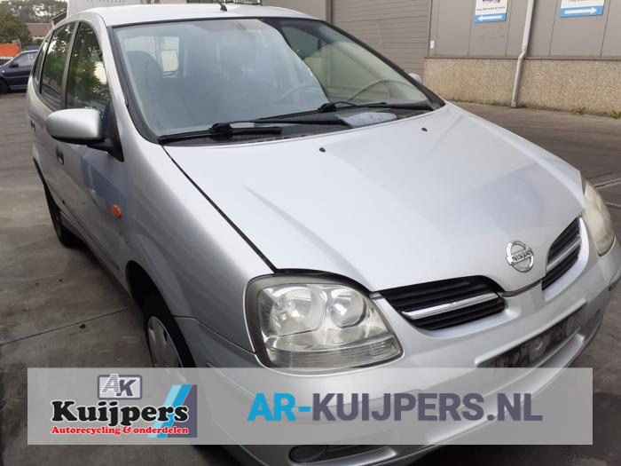 Nissan Almera Tino