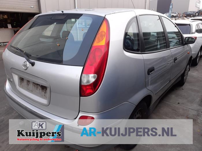 Nissan Almera Tino