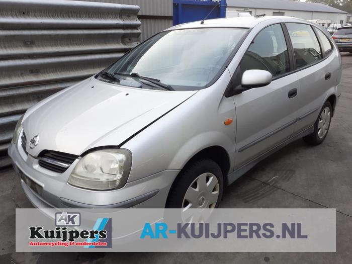 Nissan Almera Tino