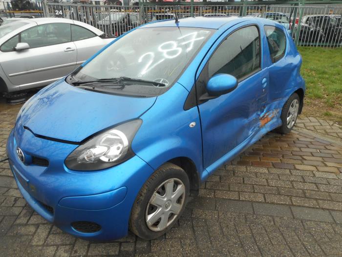 Toyota Aygo 1.0 12V VVT-i Sloopvoertuig (2011, Blauw)