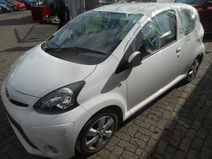 Toyota Aygo 1.0 12V VVT-i Sloopvoertuig (2012, Wit)