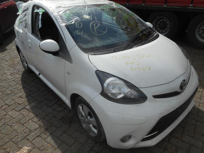 Toyota Aygo 1.0 12V VVT-i Sloopvoertuig (2012, Wit)