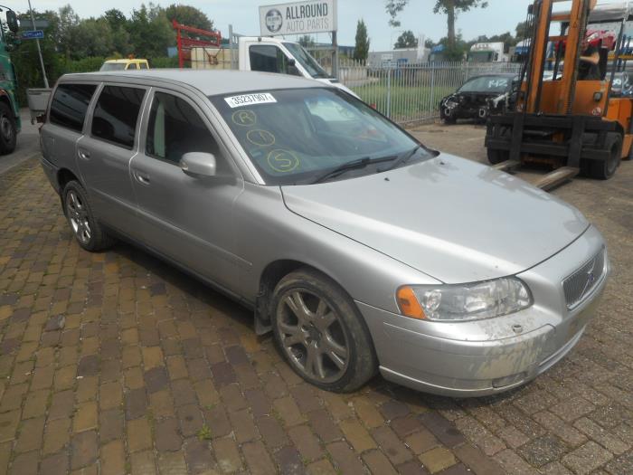 Volvo V70 Schadevoertuig (2007, Zilvergrijs)