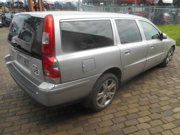 Volvo V70 Schadevoertuig (2007, Zilvergrijs)