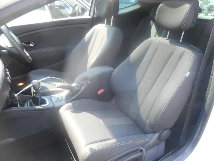 Renault Megane III Coupe 1.5 dCi 105 Schadevoertuig (2010, Wit)