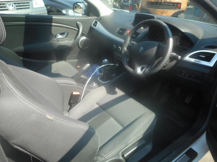 Renault Megane III Coupe 1.5 dCi 105 Schadevoertuig (2010, Wit)