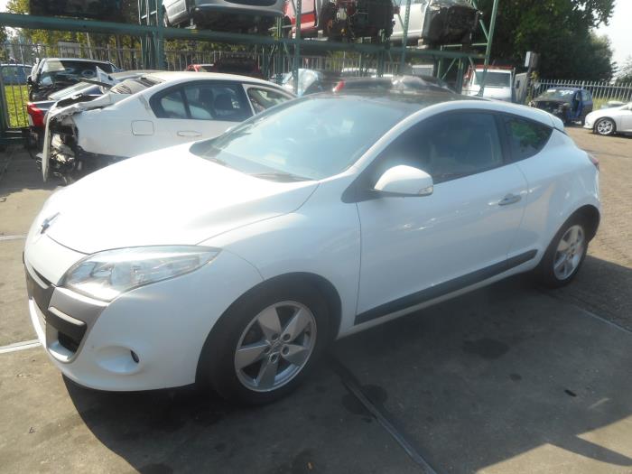 Renault Megane III Coupe 1.5 dCi 105 Schadevoertuig (2010, Wit)