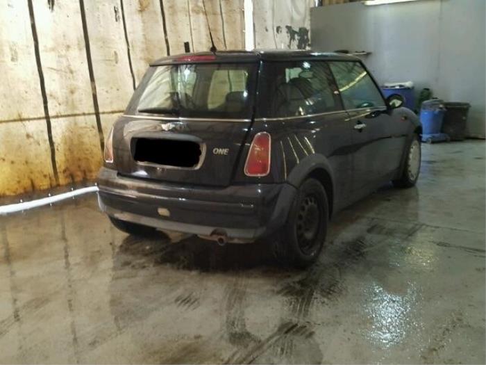 Mini Mini One/Cooper 1.6 16V One Schadevoertuig (2001, Zwart)