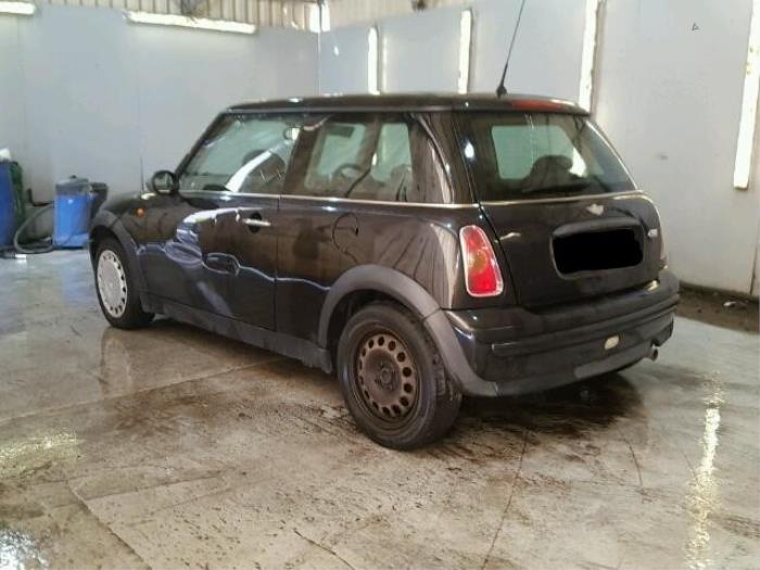 Mini Mini One/Cooper 1.6 16V One Schadevoertuig (2001, Zwart)