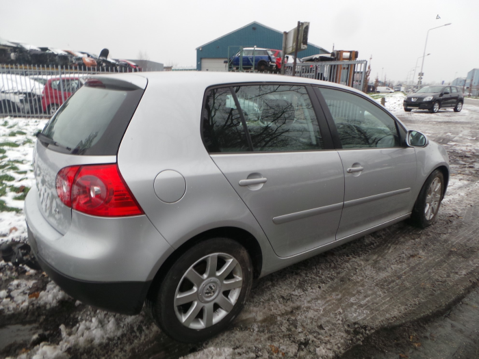 Volkswagen Golf V 2.0 FSI 16V Schadevoertuig (2005, Zilvergrijs)