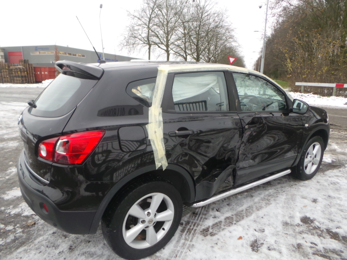 Nissan Qashqai 1.6 16V Schadevoertuig (2007, Zwart)