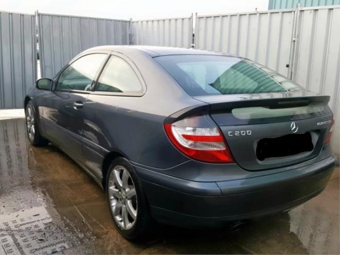 Mercedes C Sportcoupé 1.8 C-200K 16V Schadevoertuig (2005, Grijs)