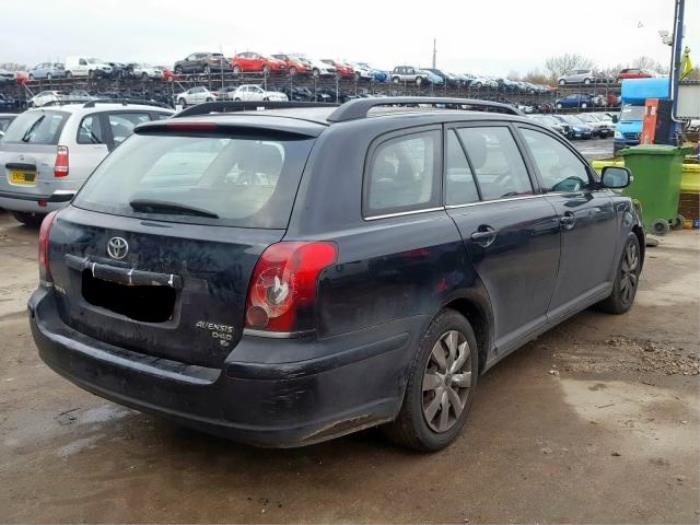 Toyota Avensis Schadevoertuig (2006, Zwart)