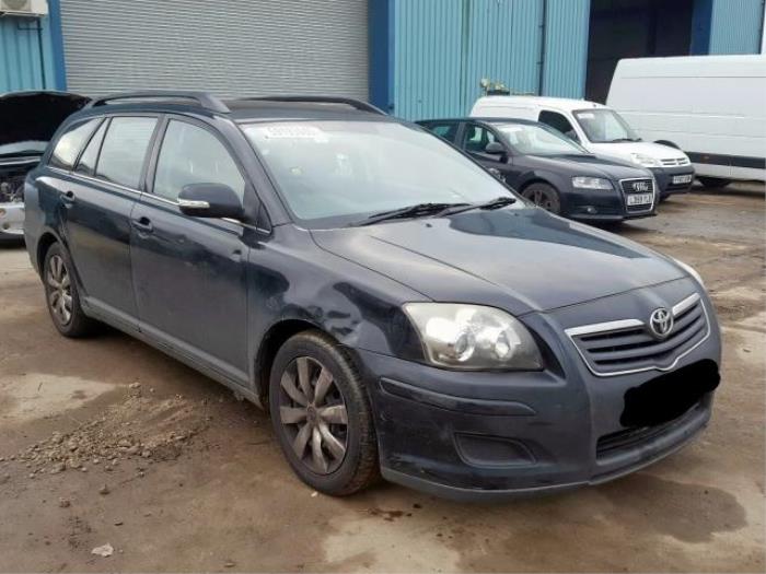 Toyota Avensis Schadevoertuig (2006, Zwart)