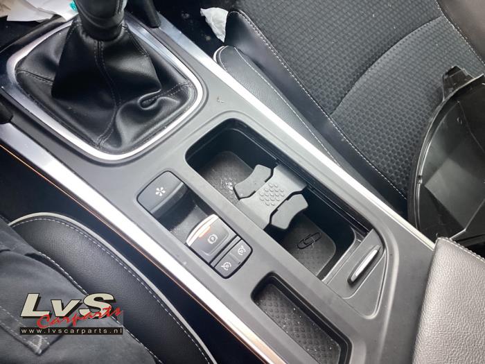 Renault Megane IV 1.2 Energy TCE 100 Sloopvoertuig (2016, Grijs)