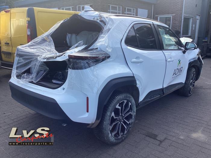 Toyota Yaris Cross 1.5 12V Hybrid 115 Sloopvoertuig (2024, Wit)