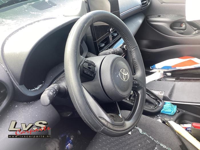 Toyota Yaris Cross 1.5 12V Hybrid 115 Sloopvoertuig (2024, Wit)