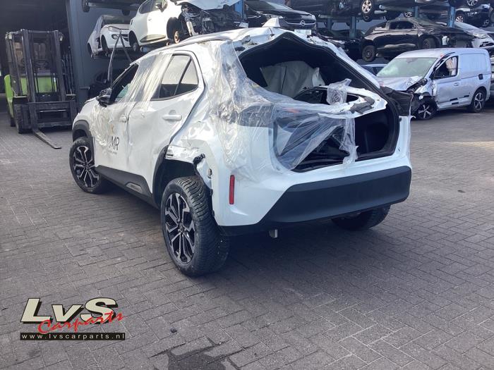 Toyota Yaris Cross 1.5 12V Hybrid 115 Sloopvoertuig (2024, Wit)