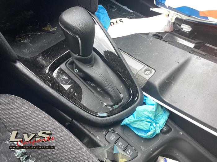 Toyota Yaris Cross 1.5 12V Hybrid 115 Sloopvoertuig (2024, Wit)