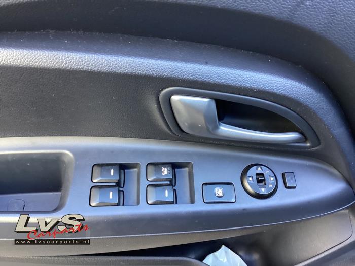 Kia Rio III 1.2 CVVT 16V Sloopvoertuig (2013, Zwart)