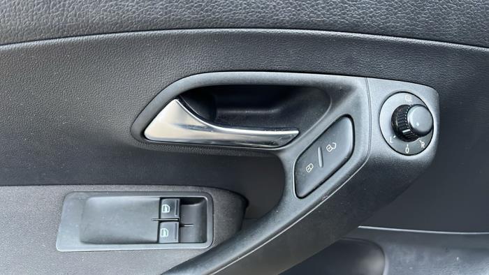 Volkswagen Polo V 1.2 TDI 12V BlueMotion Sloopvoertuig (2010, Zwart, Hout)