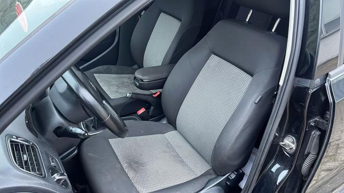 Volkswagen Polo V 1.2 TDI 12V BlueMotion Sloopvoertuig (2010, Zwart, Hout)