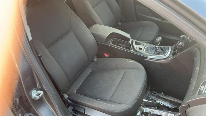 Opel Insignia Sports Tourer 2.0 CDTI 16V 160 Ecotec Sloopvoertuig (2010, Metallic, Grijs)