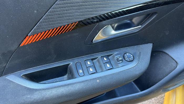 Peugeot 208 II 1.2 Vti 12V PureTech 75 Sloopvoertuig (2020, Geel)