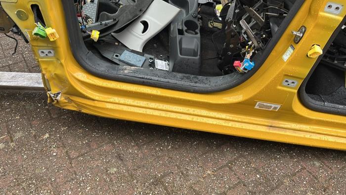 Peugeot 208 II 1.2 Vti 12V PureTech 75 Sloopvoertuig (2020, Geel)