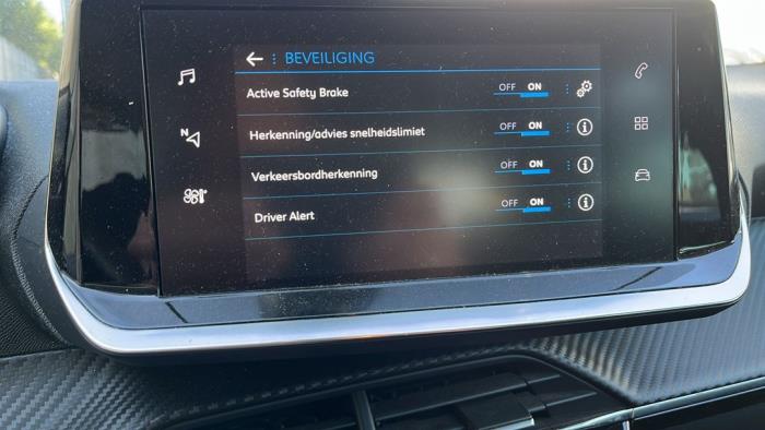 Peugeot 208 II 1.2 Vti 12V PureTech 75 Sloopvoertuig (2020, Geel)