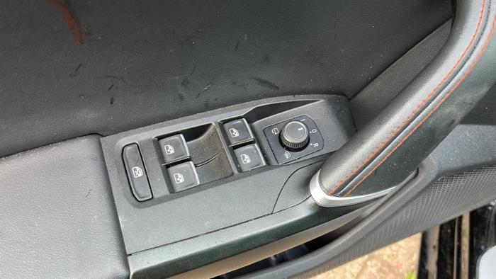 Seat Leon 1.4 TSI e-HYBRID 204 16V Sloopvoertuig (2020, Metallic, Zwart)