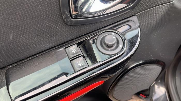 Renault Clio IV 0.9 Energy TCE 90 12V Sloopvoertuig (2013, Zwart)