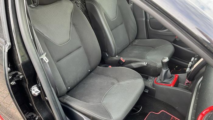 Renault Clio IV 0.9 Energy TCE 90 12V Sloopvoertuig (2013, Zwart)