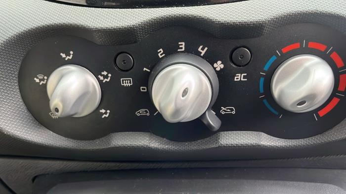 Renault Twingo II 1.5 dCi 90 FAP Sloopvoertuig (2013, Metallic, Grijs, Moonmist)