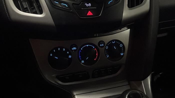 Ford Focus 3 1.0 Ti-VCT EcoBoost 12V 125 Sloopvoertuig (2014, Metallic, Zwart)