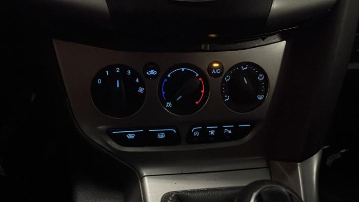 Ford Focus 3 1.0 Ti-VCT EcoBoost 12V 125 Sloopvoertuig (2014, Metallic, Zwart)