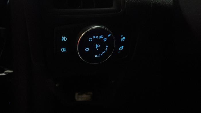 Ford Focus 3 1.0 Ti-VCT EcoBoost 12V 125 Sloopvoertuig (2014, Metallic, Zwart)