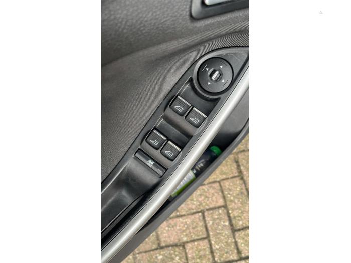 Ford Focus 3 1.0 Ti-VCT EcoBoost 12V 125 Sloopvoertuig (2014, Metallic, Zwart)