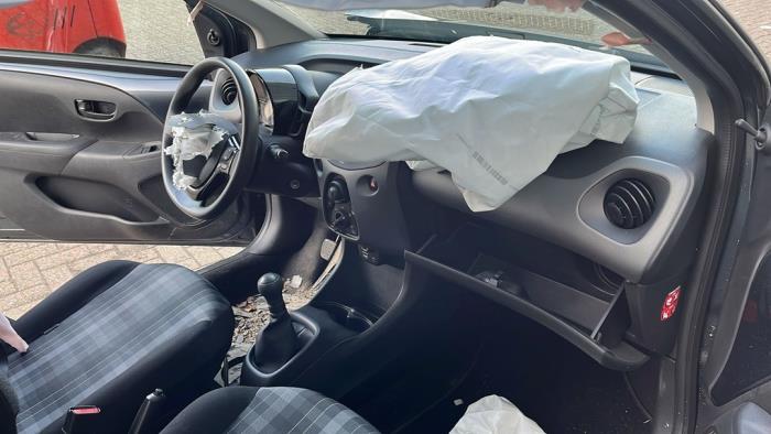 Peugeot 108 1.0 12V VVT-i Sloopvoertuig (2019, Donker, Zilvergrijs, Moonmist)