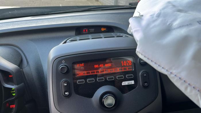 Peugeot 108 1.0 12V VVT-i Sloopvoertuig (2019, Donker, Zilvergrijs, Moonmist)