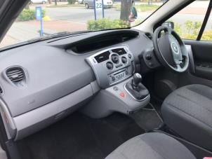 Renault Scénic II 1.6 16V Sloopvoertuig (2007, Beige)