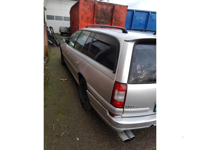 Opel Omega B Caravan 2.2 16V Sloopvoertuig (2000, Grijs)