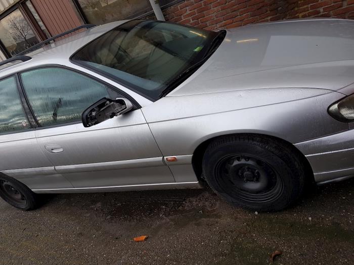 Opel Omega B Caravan 2.2 16V Sloopvoertuig (2000, Grijs)