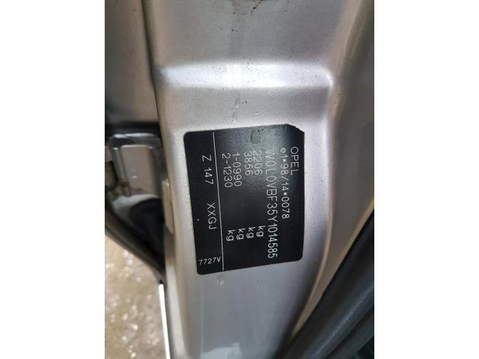 Opel Omega B Caravan 2.2 16V Sloopvoertuig (2000, Grijs)