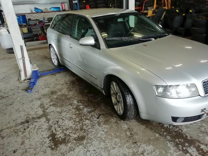 Audi A4 Avant 2.5 TDI 24V Sloopvoertuig (2002, Grijs)