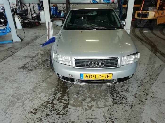 Audi A4 Avant 2.5 TDI 24V Sloopvoertuig (2002, Grijs)