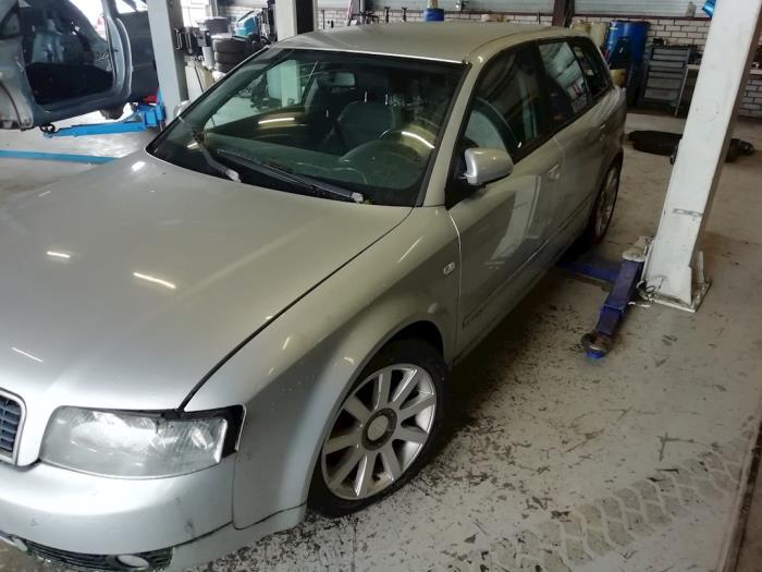 Audi A4 Avant 2.5 TDI 24V Sloopvoertuig (2002, Grijs)