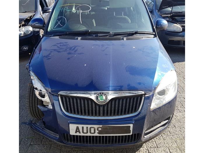 Skoda Fabia II Combi 1.4 TDI 80 Sloopvoertuig (2009, Donker, Paars)